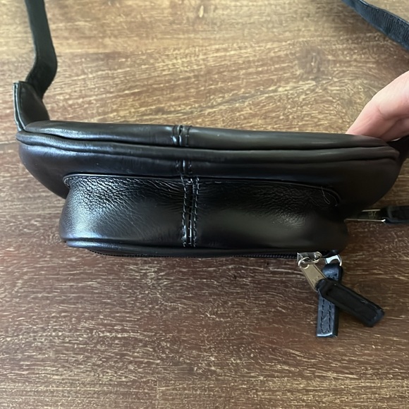 Latico Black Leather Fanny Pack/Sling bag - Picture 5 of 12
